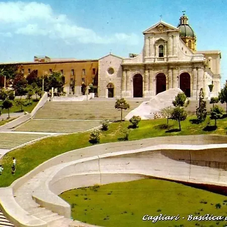 Cinque Teste Nyaraló Cagliari